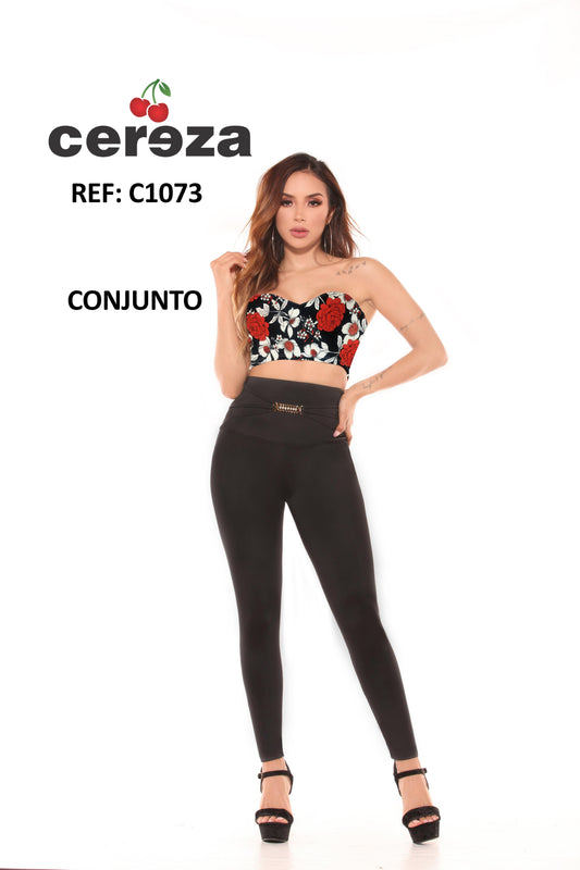 Ref. 004 -C1073 Conjunto Marca CEREZA Original Colombiano con Blusa Veraniega de Hombros descubiertos y pantalón Negro con Pretina Alta y decorado en el frente